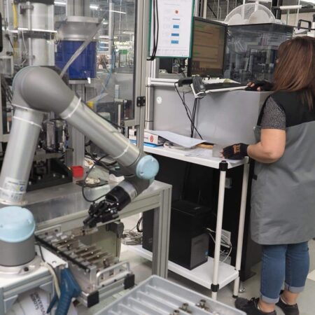 Compétence humaine et robot : le couple gagnant pour Assa Abloy