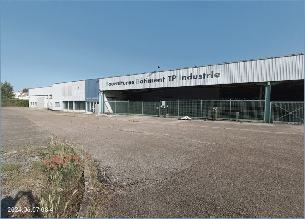 3500m² de bâti à vendre ou à louer sur 6000m² de terrain