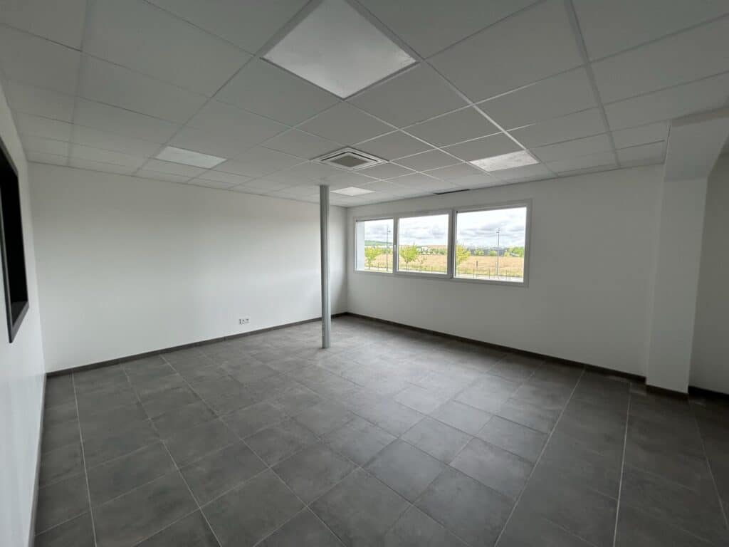 Cellules d’activités à louer de 784m² et 640m² – Troyes (Sainte Savine)