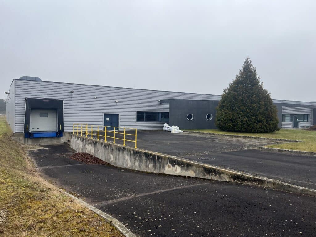 Bâtiment 5000m² à louer – Fontaines les grès