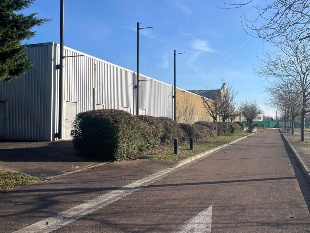 Bâtiment d’activité divisible de 15000m² – Saint Julien les Villas