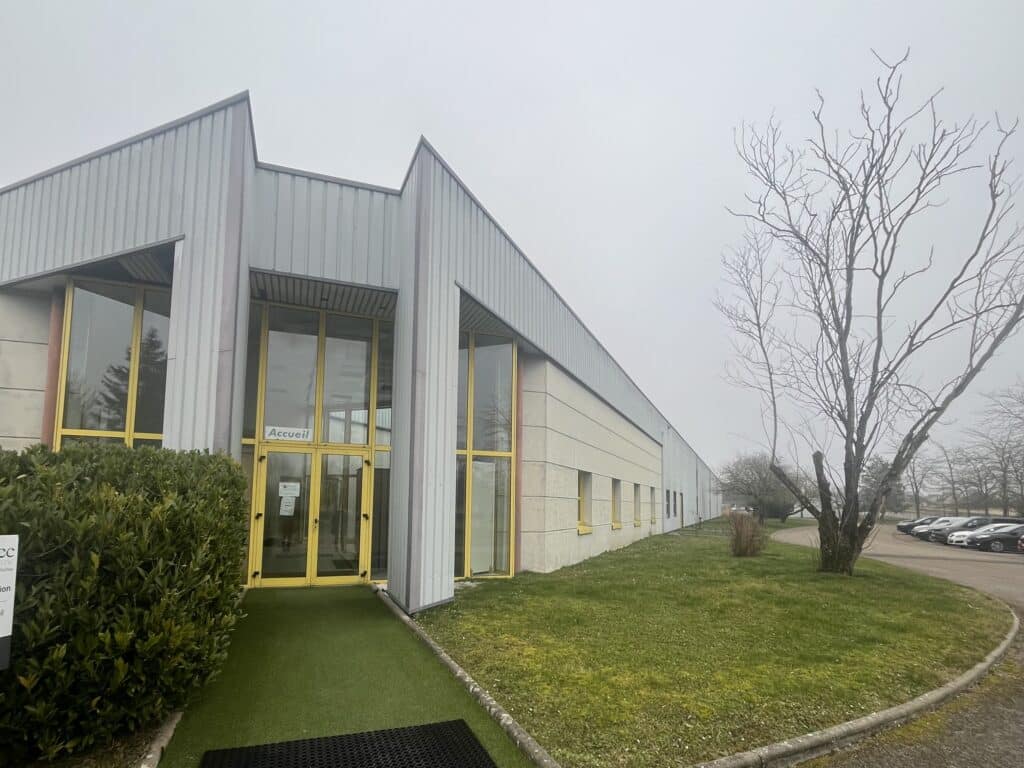 Bâtiment à vendre 6000m² – Piney