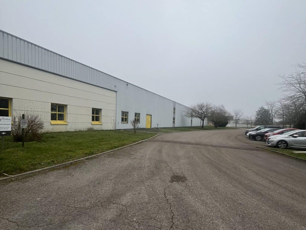 Bâtiment à vendre 6000m² – Piney