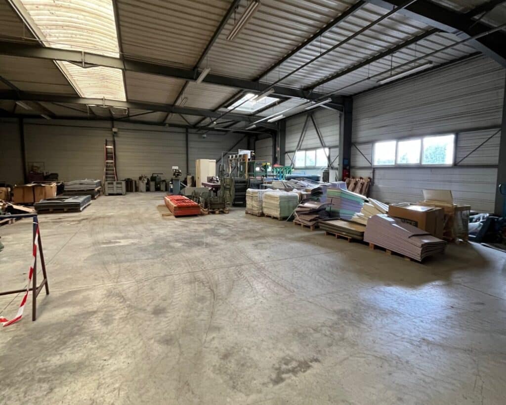 Bâtiment industriel de 2300m² à louer