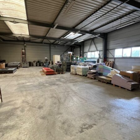 Bâtiment industriel de 2300m² à louer