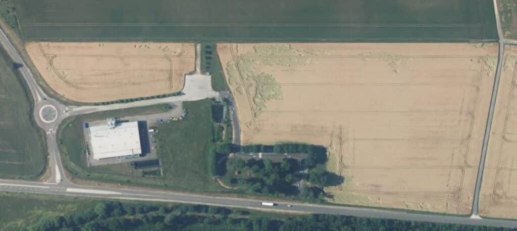 Terrain en zone d’activité en sortie d’autoroute