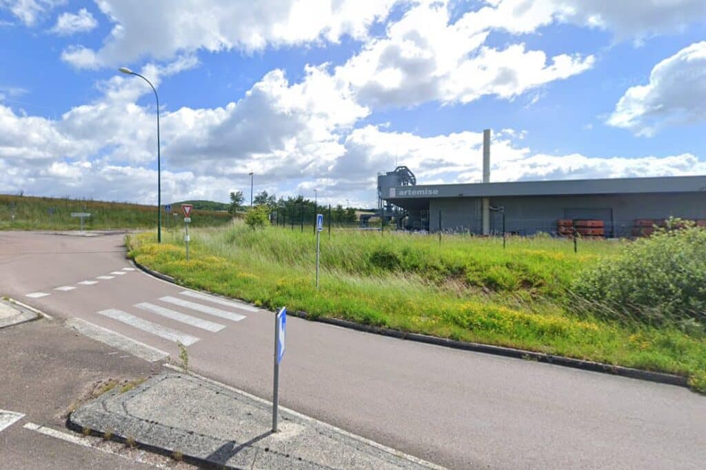 Terrain en zone d’activité en sortie d’autoroute