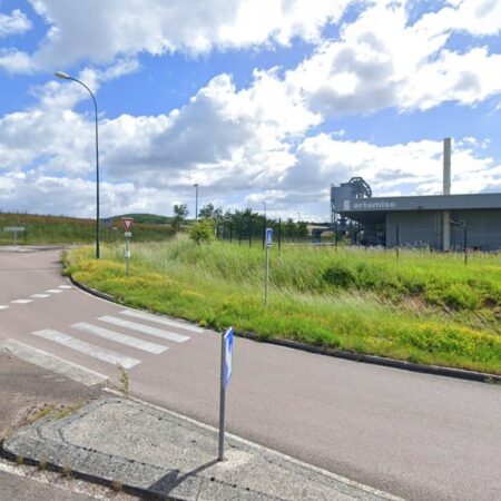 Terrain en zone d’activité en sortie d’autoroute