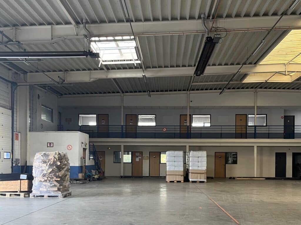 Entrepôt à vendre ou à louer de 1400m² – ZI La Chapelle St Luc