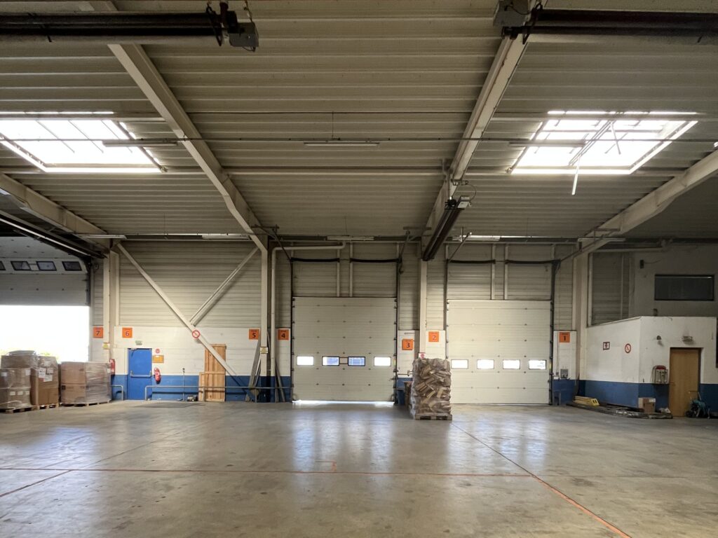 Entrepôt à vendre ou à louer de 1400m² – ZI La Chapelle St Luc
