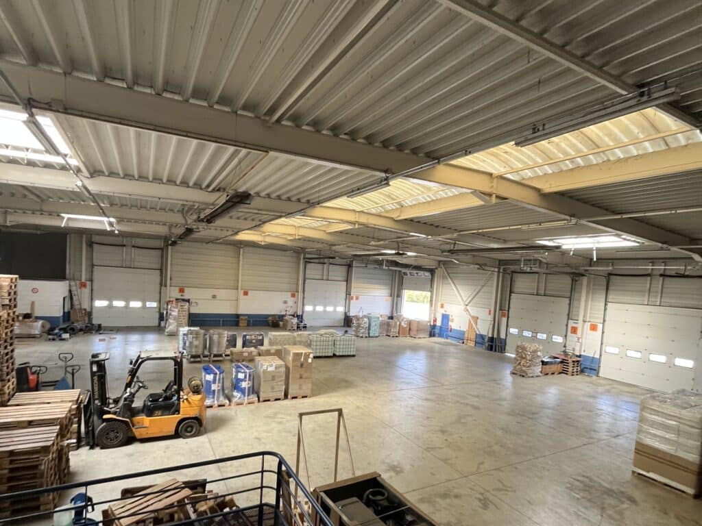Entrepôt à vendre ou à louer de 1400m² – ZI La Chapelle St Luc