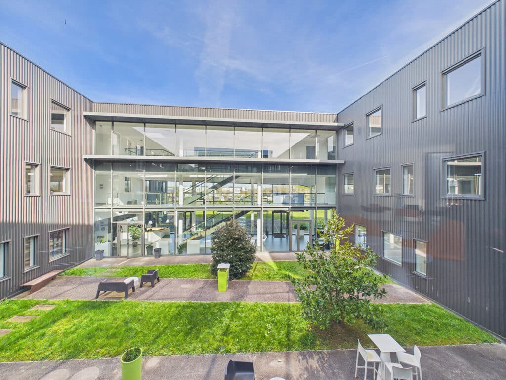 Local industriel, bureaux, entrepôt à louer ou à vendre – Troyes