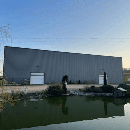 Local d&rsquo;activité à vendre ou à louer d&rsquo;environ – Chaumont